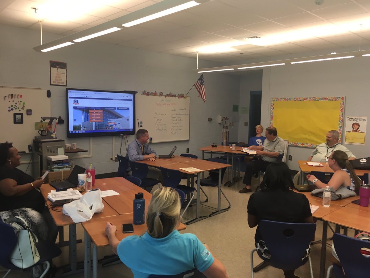 catebuesing's tweet photo. The CTE team from @CCSD_CTE welcoming their 2019 Great Teachers!  #ThisIsCCSD https://t.co/q4KJVfyDse