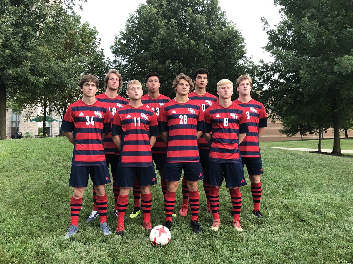 USIAthletics's tweet photo. A few pics of @USI_msoc before they start preseason and defense of its 2018 GLVC regular season championship. #GoUSIEagles https://t.co/8bLcWLJB3g