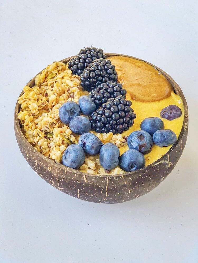 NutritionAura's tweet image. Banana Mango Smoothie Bowl // RECIPE ON OUR INSTAGRAM!

#recipe #recipeidea #holisticeating #superfoods #recipeideas #foodinspo #healthyeating #noartificalsugar #nofakefood #eatrealfood #eatwholefoods  #smoothiebowl #veganbowl #veganrecipe #plantbasedprotein #plantbasedrecipe