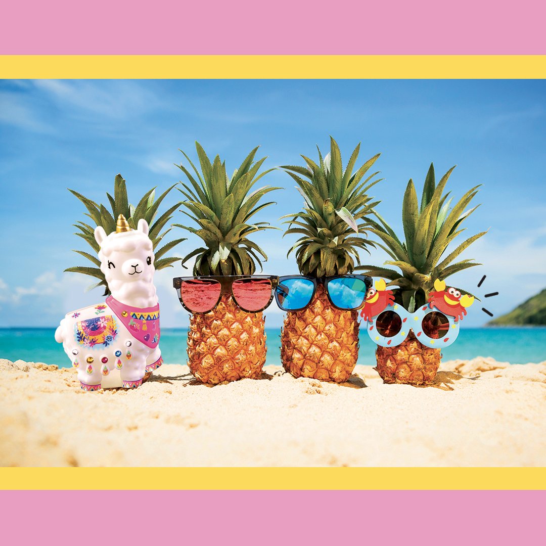 Canal_Toys's tweet photo. Our Style 4 Ever Deco Llama knows how to vacation! 🏖️🍍 What’s your favorite place that you’ve visited? ☀️🏝️ 

#Style4Ever #Llama #Beach #Relax #Vacation #DIY #Decorate #Tween #Toys https://t.co/x6eXyMgUAq