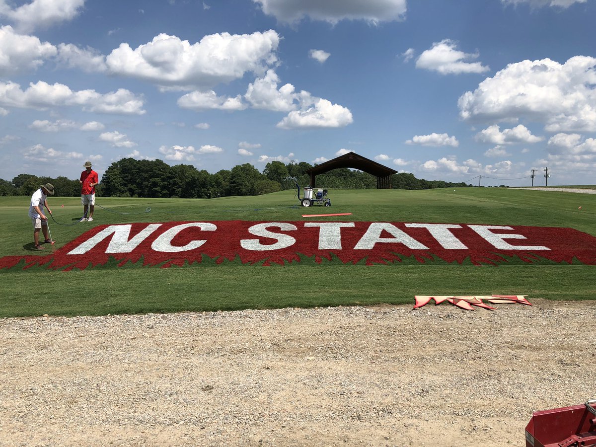 FredYelverton's tweet photo. Getting ready for field day on Wednesday. Come and join us!!! Expecting 800 participants. #ncsu #ncsuturfgrass #turffieldday https://t.co/qmUoZZFvxK