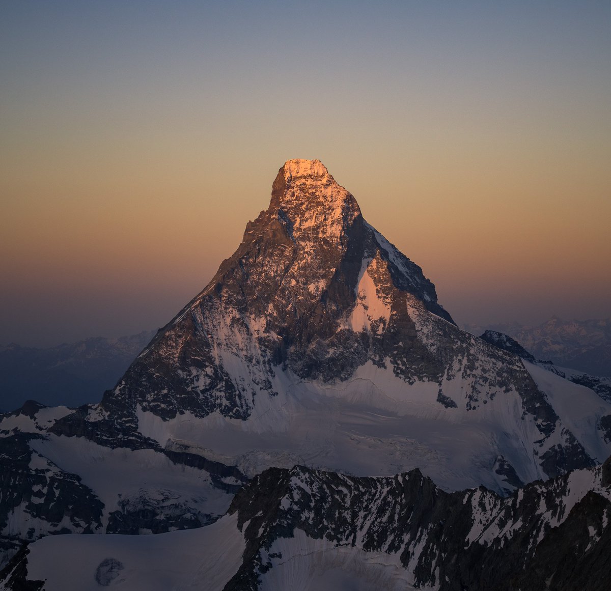 TibbettsPhoto's tweet photo. Matterhorn at dawn from the Zinalrothorn, Switzerland!
.
(These conditions were a few weeks ago) https://t.co/hzkGe6cFb6
