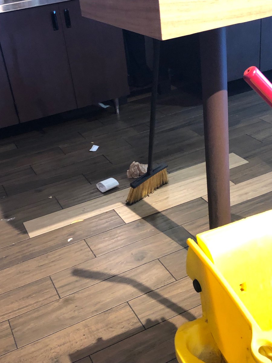 dc_tostevin's tweet photo. Shout out to @Smashburger on Arapahoe for crappy service, over cooked food and disgusting lobby! 👍🏽 Really makes me want to eat there again... https://t.co/Oyob7y2Al7