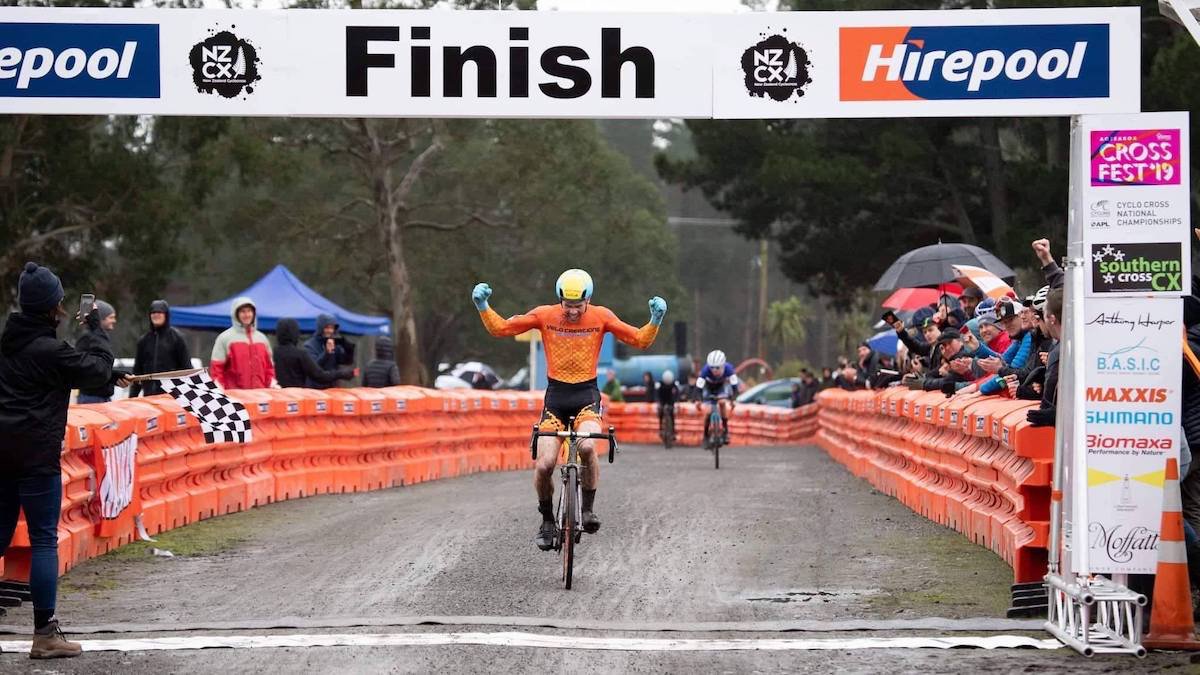 Brendon Sharratt and <a href="/katemcilroy/">Kate McIlroy</a> are your 2019 Cyclocross Elite National Champions!
 roadcycling.co.nz/sharratt-mcilr… #kiwicycling #Cyclocross