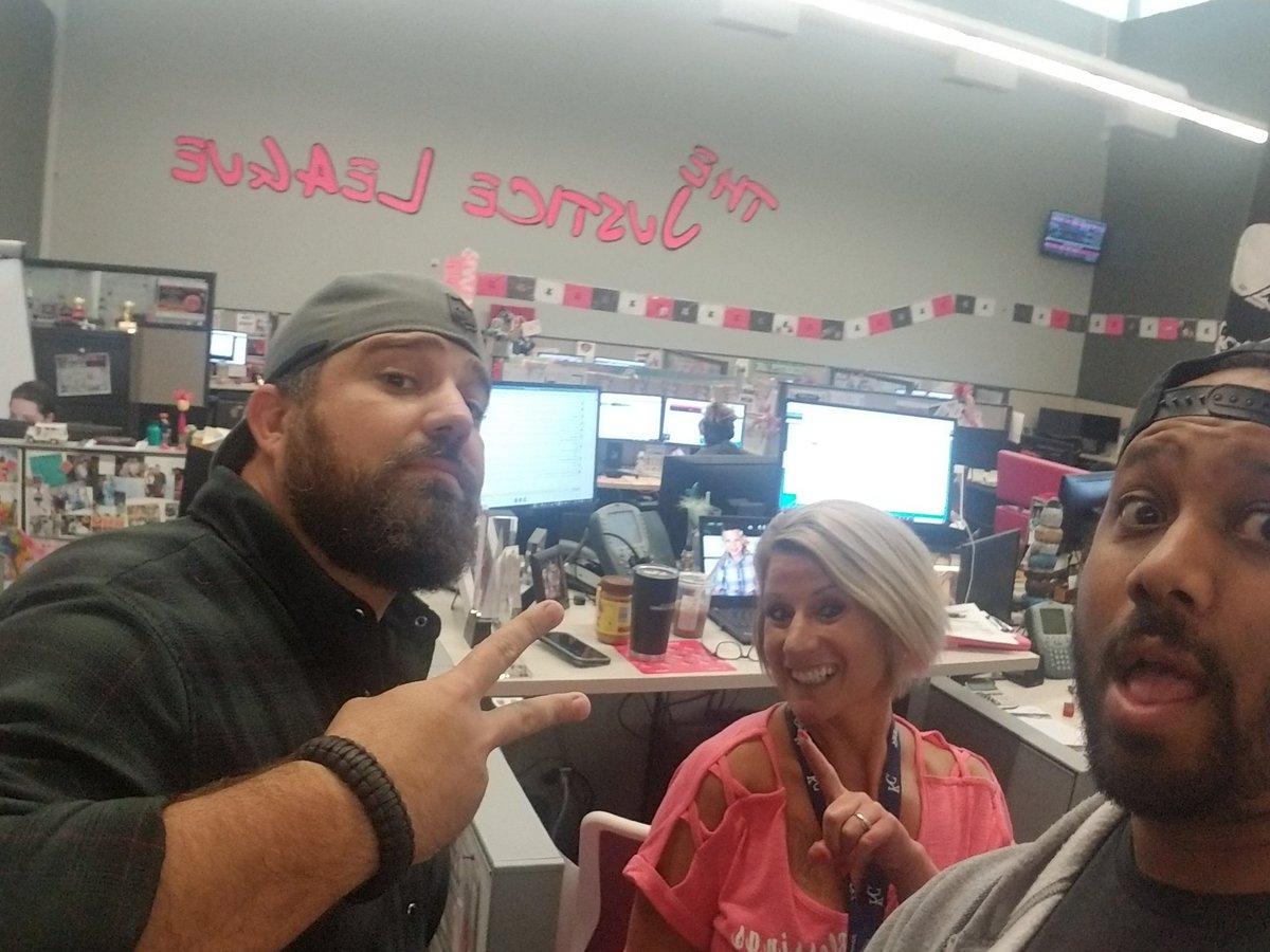 I accepted a challenge from <a href="/michellepastor/">Michelle</a> on #ATTITUDEofGRATITUDE to post 7 pics defining serve first &amp; helping others. No explanation, just 1 picture each day for a week. Day 4 of 7!
Who will YOU Challenge? #MagentaCentral <a href="/Drew_Williams00/">Drew Williams</a>