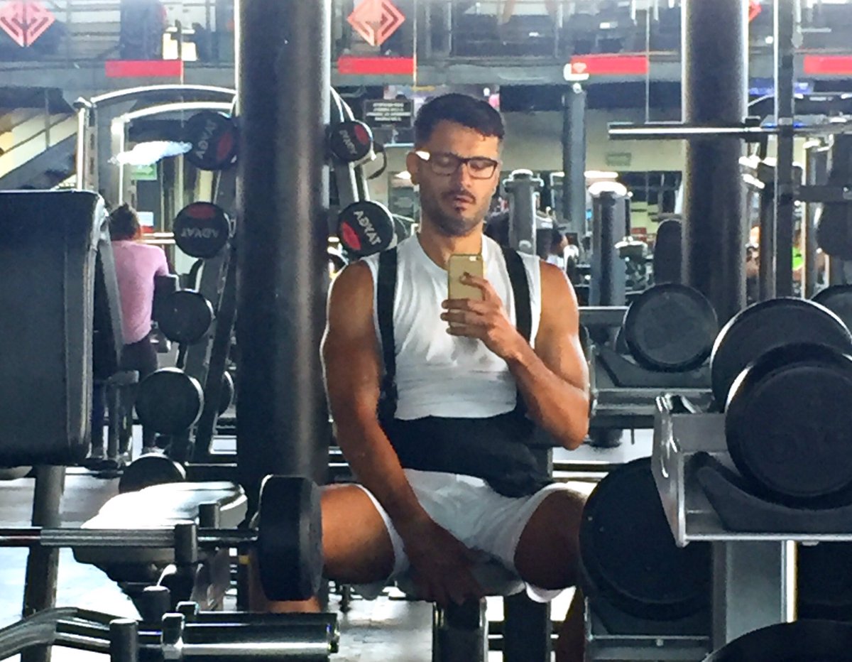fabianpulidoFA's tweet photo. #MeSientoPoderosoCuando me cargo de energía.
Con toda la conciencia y con todo el amor busquemos siempre una vida sana en cuerpo y mente.
Desde @KompterFitness.
#FelizLunes #México 🇲🇽 https://t.co/7Pvkp9JqNF