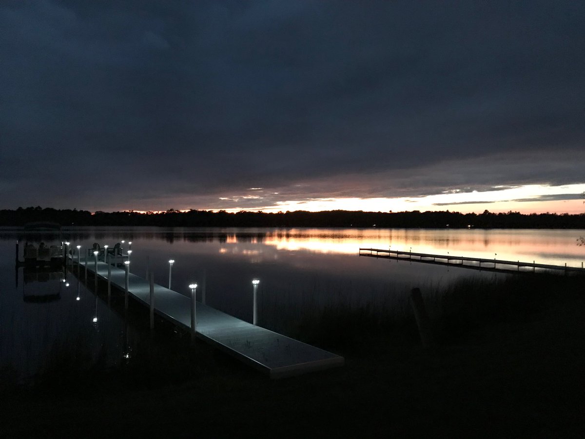 chachaspillane's tweet photo. On a lighter note... another gorgeous evening in the #TipOfTheMitt @PureMichigan Aren’t we lucky #MittenLove 💚❤️💚❤️💚❤️💚❤️💚❤️ https://t.co/lWrEp2BxFU