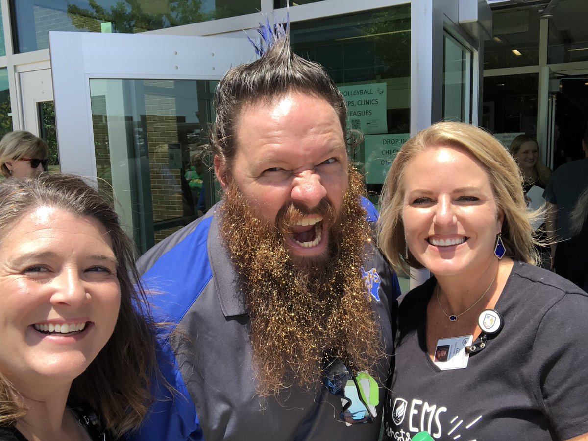 SalleeClark's tweet photo. We are ready to start the 2019-2020 school year! It’s going to be Gold! #EMSProud #EMScommUNITY #theEMSdifference https://t.co/wzUDtrPOqH