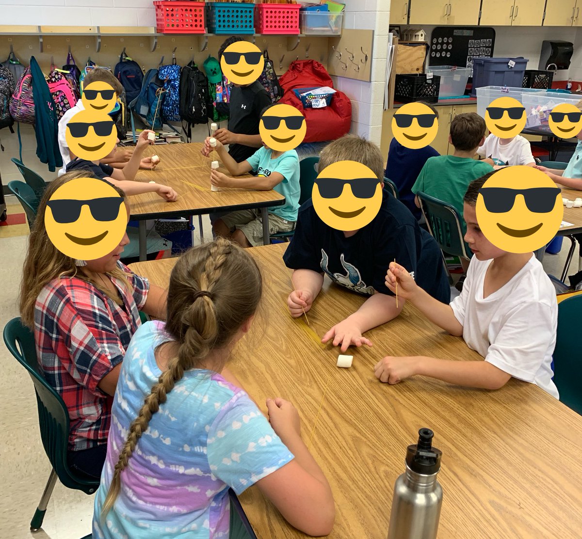 MrsSanchezCFES's tweet photo. At @CedarForestES  we work together to solve problems!#wolfpride #firstday2019SCPS https://t.co/zpKINE0vrb