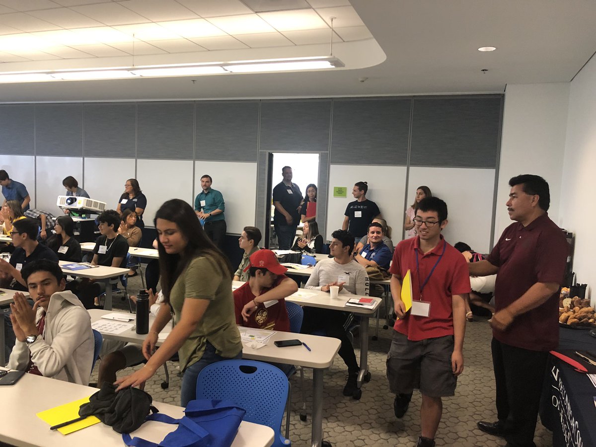 DrPamLuster's tweet photo. Our @sdmesaSTEMConex #STEMCORE students enjoyed a welcome from @sdcitycollege @sdccmesa Director Dr Rafael Alvarez! Love it when we collaborate w/ @sdccd colleagues - #everyoneCANdoMath #Youbelonghere https://t.co/p9PdEqPs9T
