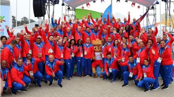 DiazCanelB's tweet photo. Feliz regreso a la Patria a  todos los que son #Cuba, los del esfuerzo sin medallas, los que no salen en fotos, la retaguardia silenciosa, la televisión, la radio, fotógrafos y periodistas. Ustedes nos llevaron a #Lima2019. #Gracias #SomosCuba
#SomosContinuidad https://t.co/g1WkCD1A5U