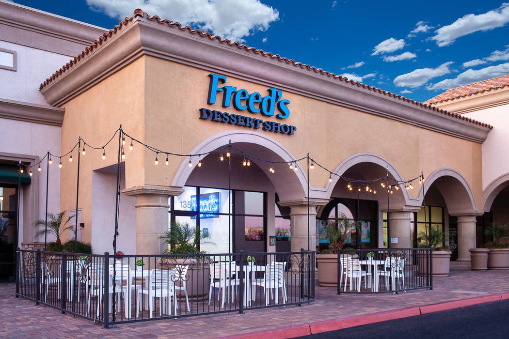 summerlinlv's tweet photo. Sweet news for a Monday! @freedsbakery is coming to Summerlin!  #BePartOfSomethingBeautiful https://t.co/btXURRqYQc https://t.co/FIumYFrxbJ