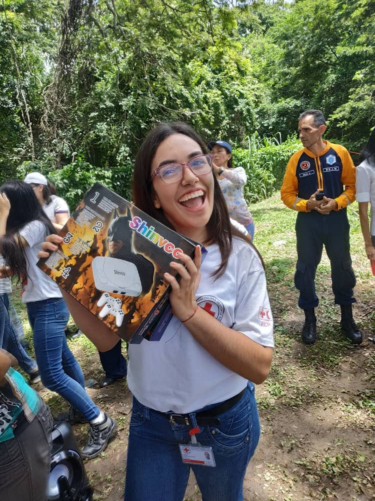 CruzrojaVal's tweet photo. El día de ayer estuvimos en las instalaciones del @BRAM_Venezuela realizando nuestra entrega de juguetes a las personas de nuestras brigadas de rescate hermanas y personal voluntario del hospital, donde tuvimos muchos juegos preparados para los niños. https://t.co/GmQujOJxhH