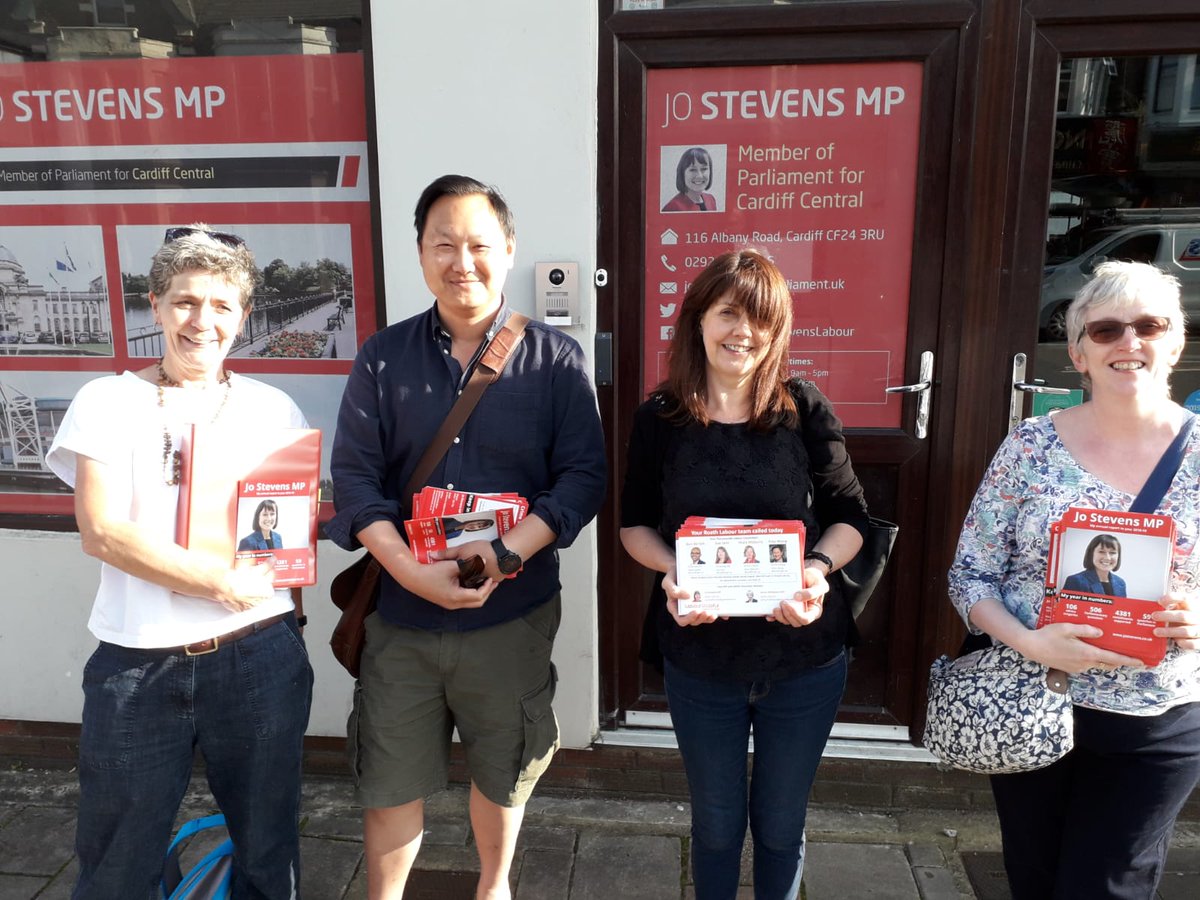 Great @CardiffCentLAB <a href="/WelshLabour/">Welsh Labour</a> team out tonight in #Roath, listening to residents and delivering <a href="/JoStevensLabour/">Jo Stevens</a> annual report