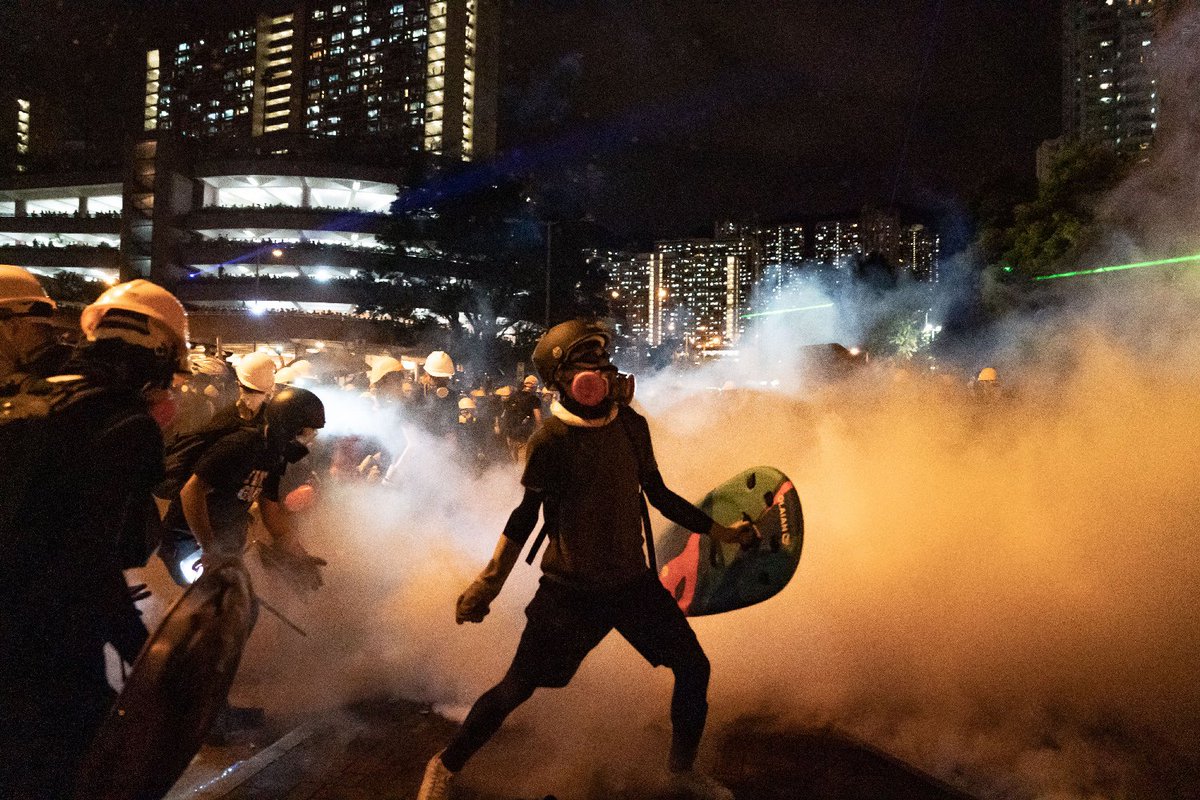 .@victoriatinbor1: “If Beijing views the challenge from Hong Kong as a ‘battle of life and death,’ so do protestors: some carry a death note in their backpacks.” bit.ly/33lSUvy