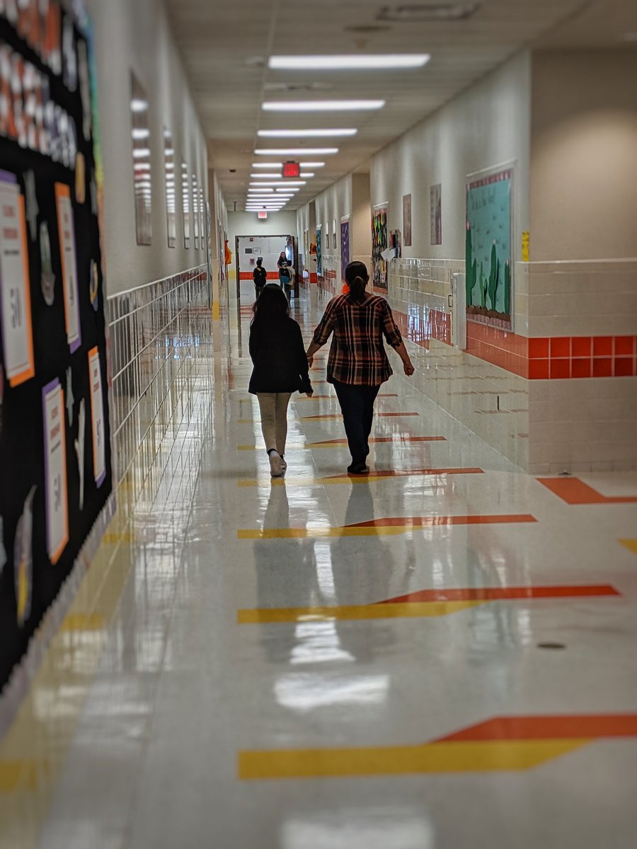 We would like to thank Julieta Vasquez and Roberta Abdo from #ProjectVida for their time and commitment to our community. 

Here is just one of the many small but important moments they get to share with our kids. ❤️

#CounselingMatters #HealthIsWealth #TeamSISD #MissionExcel
