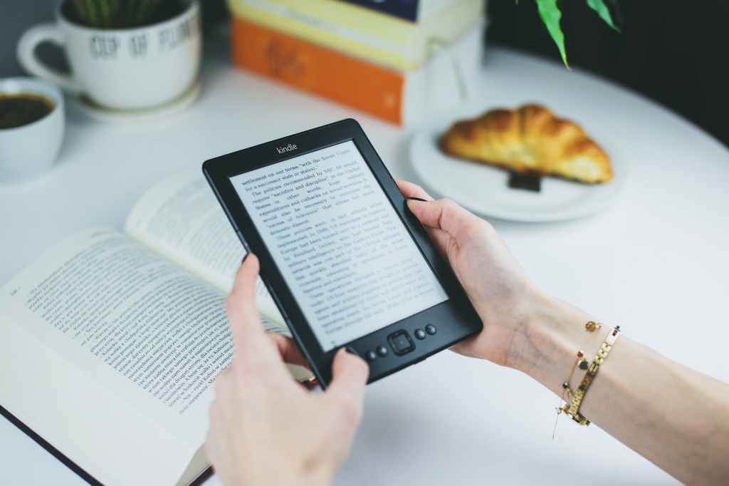 Apps you need for the book nerd in you. thebookofacollegegirl.com/2019/08/13/app…