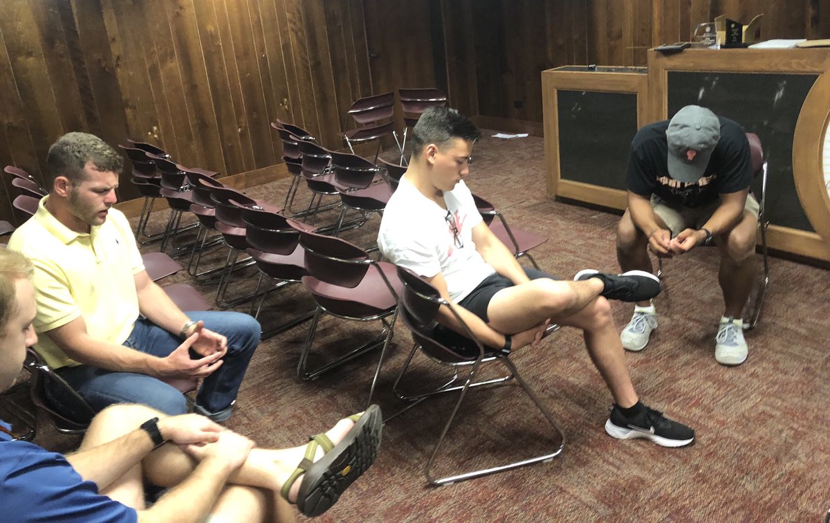 TheCrossUTK's tweet image. Student leaders led a time of prayer through several of the fraternity houses today before recruitment starts. We were joined by staff from campus outreach. Girls from our student leadership led a similar time at sorority village. What a privilege to get to pray in these spaces