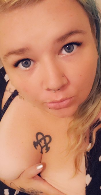 https://t.co/y0yqBRVkJh<a href="/tag/polyamory"class="tags"><span>#polyamory</span></a><a href="/tag/pansexual"class="tags"><span>#pansexual</span></a><a href="/tag/onlyfansgirl"class="tags"><span>#onlyfansgirl</span></a>