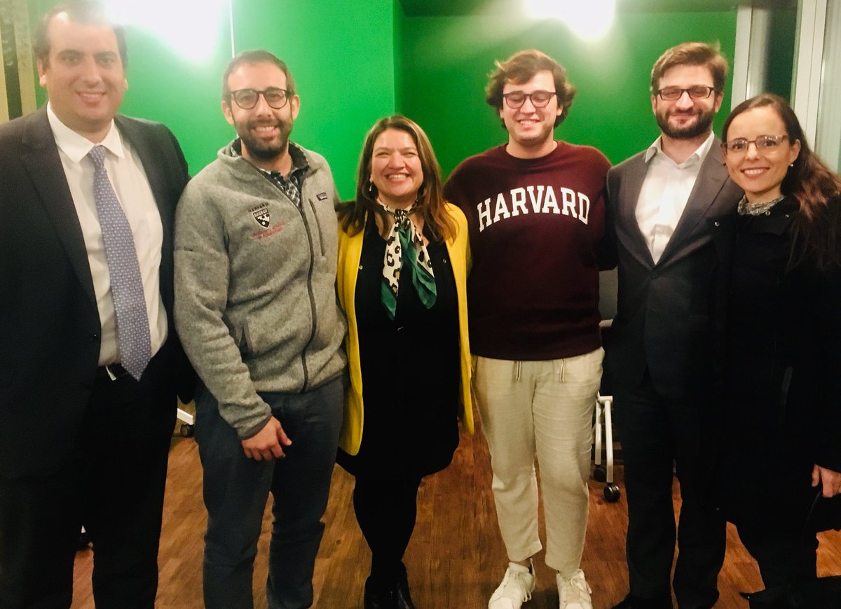carotbo's tweet photo. Que lindo volver a compartir la experiencia de @Harvard e impulsar a otros a animarse! Gracias @FulbrightUY por hospedarnos! @HarvardAlumni https://t.co/JTzznA7tXo