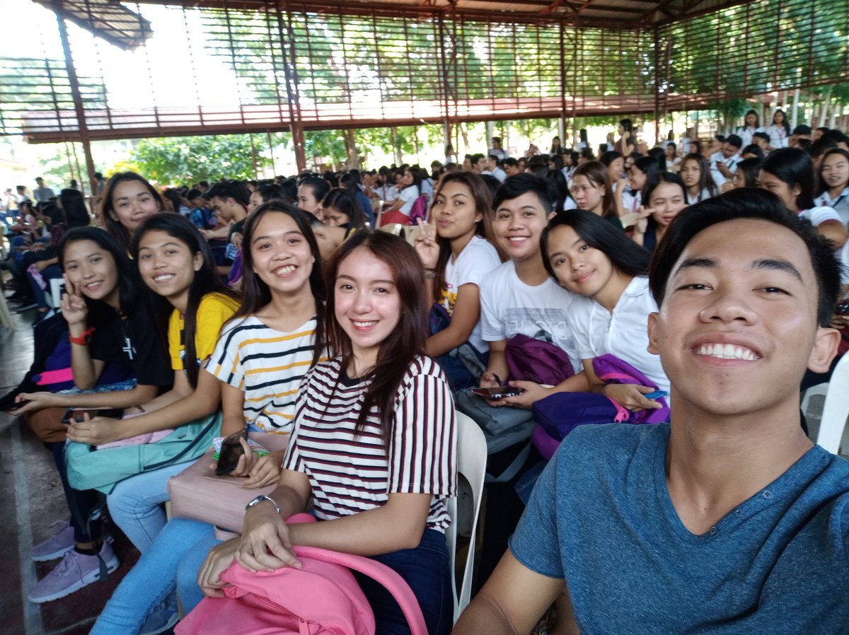 itsmeGorgAndeng's tweet photo. Yey! First day of school! 
Hi classmates! ❤️
#BSU 
#cabeihm #fisrtyear #RedSpartanFDH #ZitoRedSpartans https://t.co/Sy4Hawouav