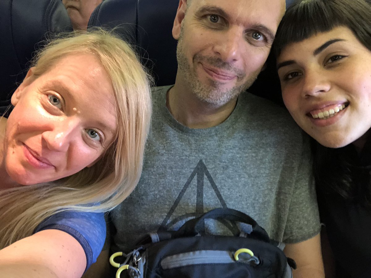 jillpoppyflower's tweet photo. Terminus 2018 veterans Hogwarts Expessing it home to Boston❤️⚡️❤️#Terminus2019 https://t.co/POOo6jqw1B