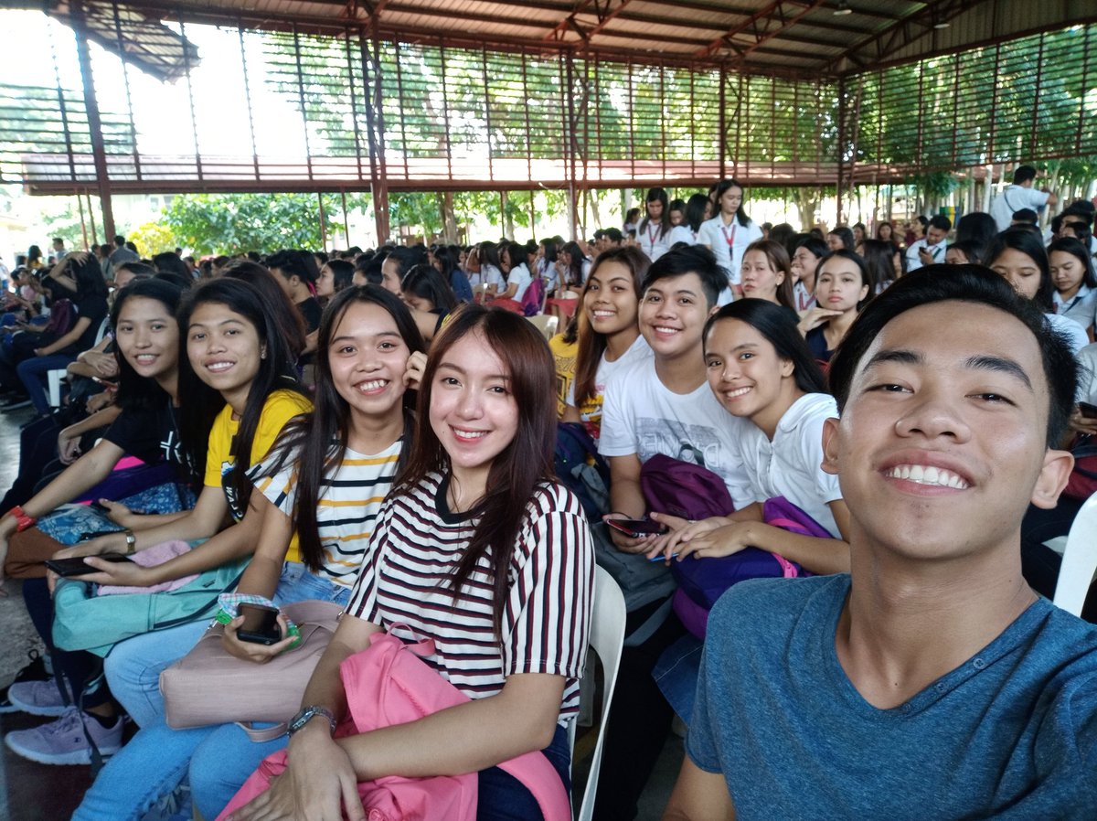 itsmeGorgAndeng's tweet photo. Yey! First day of school! 
Hi classmates! ❤️
#BSU 
#cabeihm #fisrtyear #RedSpartanFDH #ZitoRedSpartans https://t.co/Sy4Hawouav