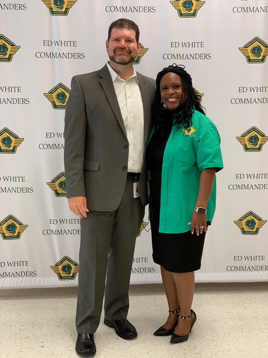 EdwardHWhiteHi1's tweet photo. We are moving smoothly through our first day! Thank you parents for getting your students to school early and prepared!
#BELIEVETHEHYPE
#SMOOTHOPENING #FIRSTDAYDOWNINTHEBOOKS https://t.co/LPd3ggMGIw