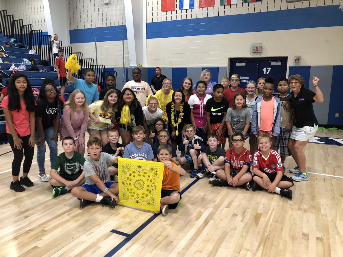 BriarwoodES's tweet image. House sorting day 2 begins with our 5th graders! Excitement and fun are in the air! #BEexcited #BEamember