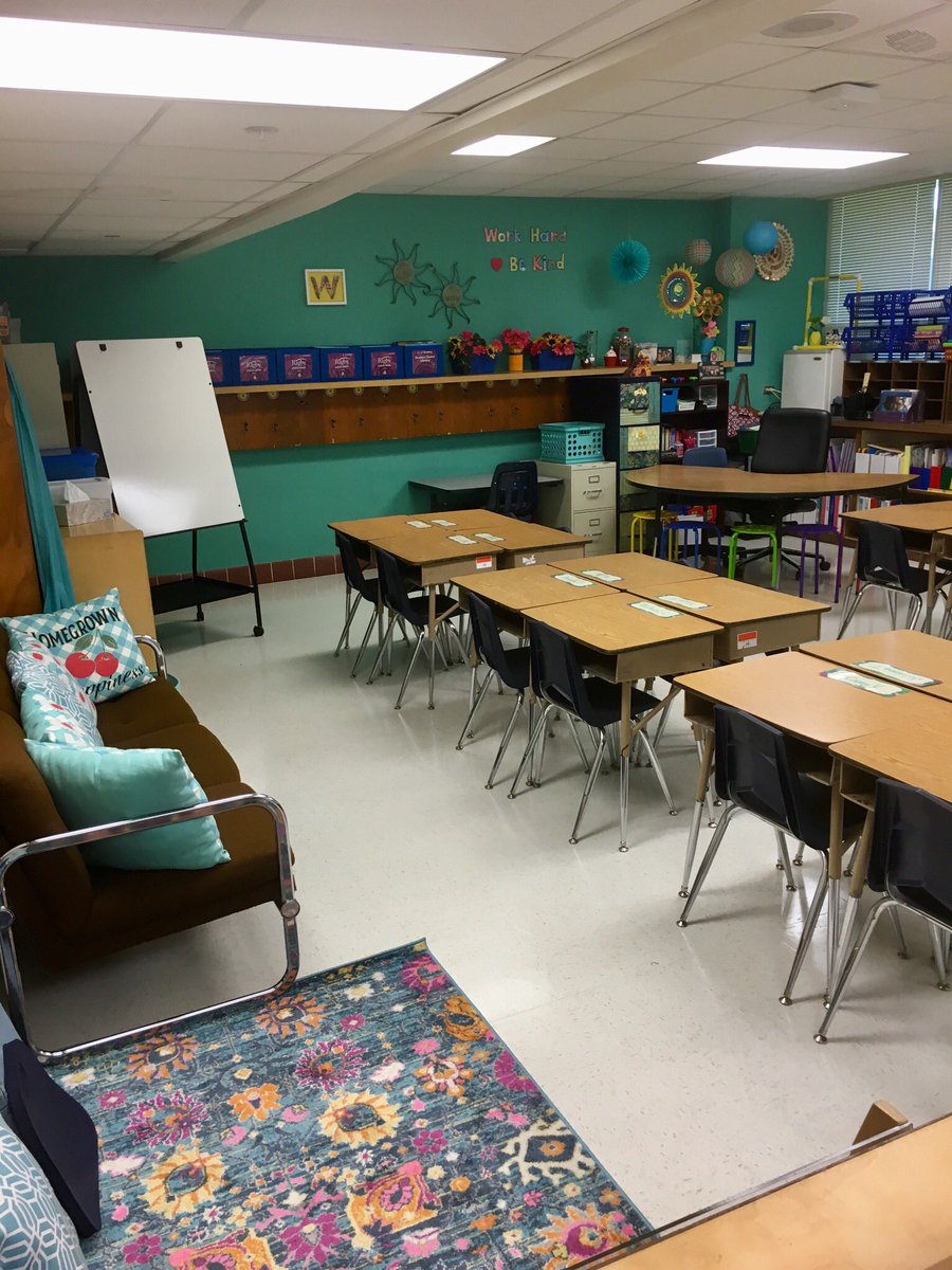 SherryWithrow2's tweet photo. Just another teacher working her magic to be ready on Day 1! Whew!  @CES_Cougars https://t.co/2h1RtlXFbC