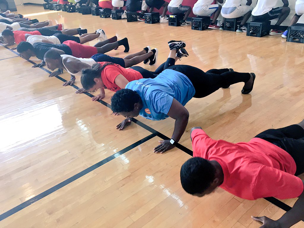 CarstarphenMJ's tweet photo. I had a gr8 time at authorized IB World🌏 School @APSTherrell &amp;  @therrellfball! I am feeling that #PantherRide today! 🐾❤️ 🏈 Good luck this season! (@BOEAPS @collinsforkids 🏋🏾‍♀️ w/me‼️So glad I didn’t have more school visits bc  squats killed my legs!) #APSFirstDay https://t.co/RhQw95K0P3
