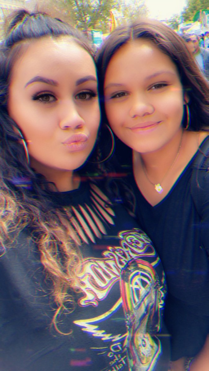 _Mahanaz_'s tweet photo. My lil sister is 6’0 and only 14

Today she made her high school volleyball team🙏🏽💕 I’m so proud of you Siale Marie💕 https://t.co/SA6eQ0eDVR