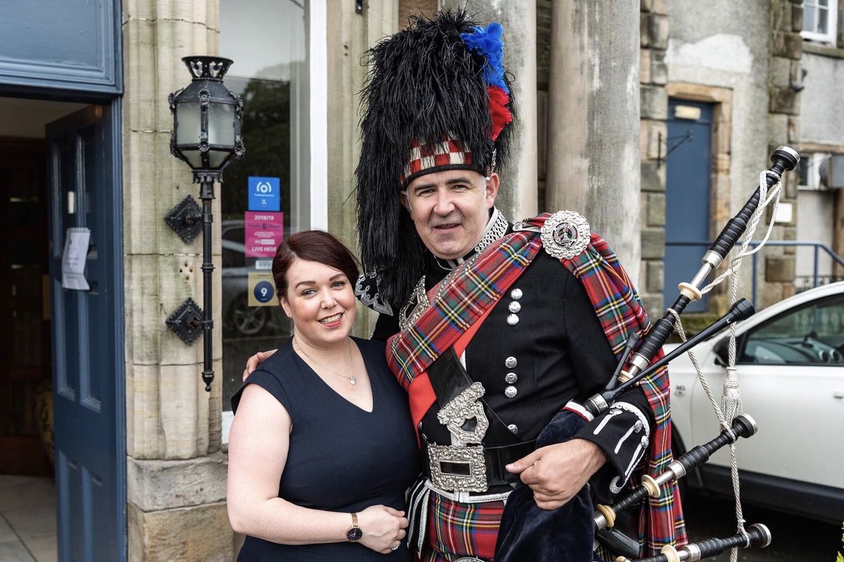 First piper at <a href="/oswald_house/">Oswald House</a> 😊 <a href="/stevie_dewar/">Stevie Dewar</a> 

#piper #scottishpiper #bagpipes #scottishweddings #weddingvenue #exclusiveuseweddings #weddingsatoswald #keepingitscottish