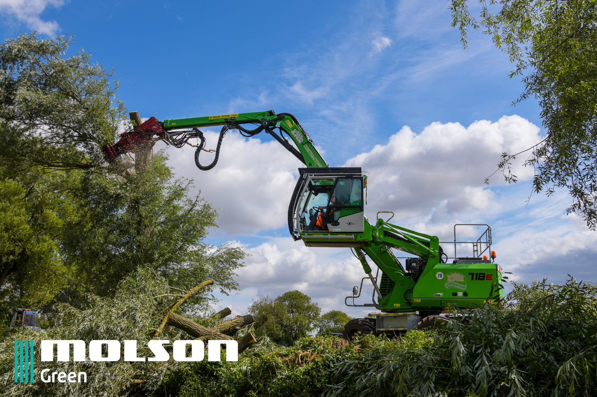 GreenMolson's tweet photo. A great day at the KWR Contracting Open Day showing their potential customers the massive improvements in efficiently and safety that the @SENNEBOGEN_mk 718e offers!
#sennebogen #718e #toolcarrier #deveg #arb #arbtalk #treeclearance #molsongreen #molsongroup #saftey #vosch https://t.co/GyhmNpi2zN