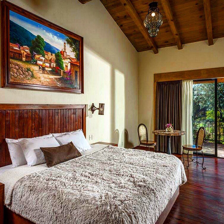La mejor cama para el mejor descanso rodeada de bellas vistas y naturaleza sin igual... ven a disfrutarla en HOTEL BOUTIQUE MONTECRUZ #AtemajacdeBrizuela #JaliscoesMéxico #VisitMéxico #HaciendasyCasonasdeJalisco