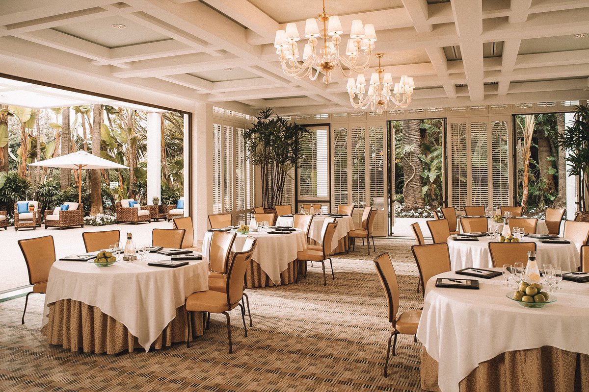 fihotel's tweet photo. The best way to #MeetInStyle is under the California sun. Our Cabana meeting room and terrace offer the perfect indoor and outdoor balance. #MeetingsMonday https://t.co/j0TUGYLEWQ