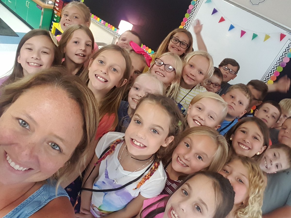 warrenfirst1's tweet photo. Today we started THIRD GRADE together! We had the best time ever!
We also started tracking our days and committed to SPARK Change!
#sparkchange
#thislcsc
#harneytigercubs #LebanonFirstDay
#classselfie
#worldchangers
#thirdgrade https://t.co/b4g0Mv248G