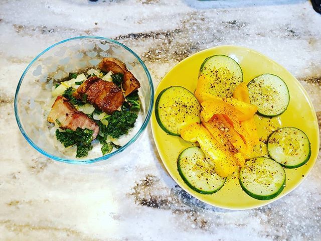 Pepperfull9's tweet photo. Farm fresh veggies @jaredsrealfood &amp; pastured pork 🐖
.
.
.
#keto #ketogenicdiet #ketodiet #ketolunch #ghee #farmfresh #eatlocal https://t.co/JJc4fVGswZ