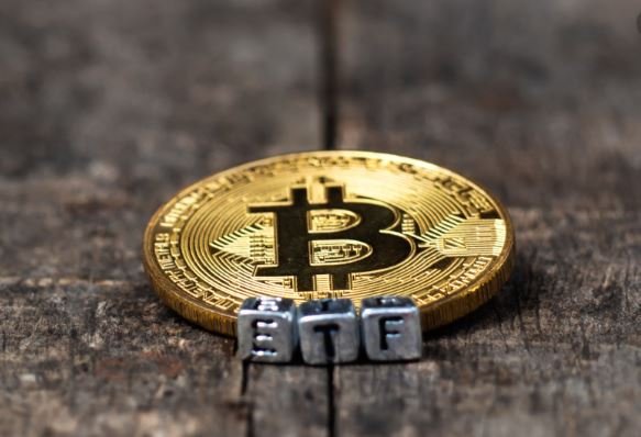 gaborgurbacs's tweet photo. The VanEck SolidX #Bitcoin #ETF decision has been postponed by the SEC until October 18, 2019 at which point the SEC must either approve or disapprove the proposal. A physical, liquid, insured Bitcoin ETF may serve the public interest. Onwards! 🤟Source: https://t.co/QsEYfp6liR https://t.co/4CDNPslFxn