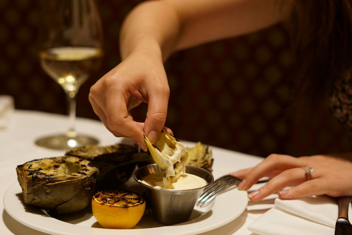 LawrysPrimeRib's tweet photo. Enjoy a little evening dip with our grilled artichoke. The perfect sharable starter from our expanded menu! #TakeADip #GrilledArtichoke #Shareable #Starter #ExpandedMenu https://t.co/Xb25PgaWWd