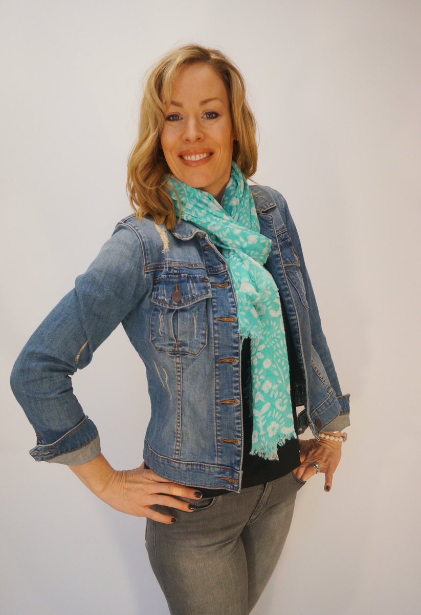 BethBinghamCo's tweet photo. August blues 💙 #SylviaAlexander #scarves https://t.co/qUG1nZjQPi