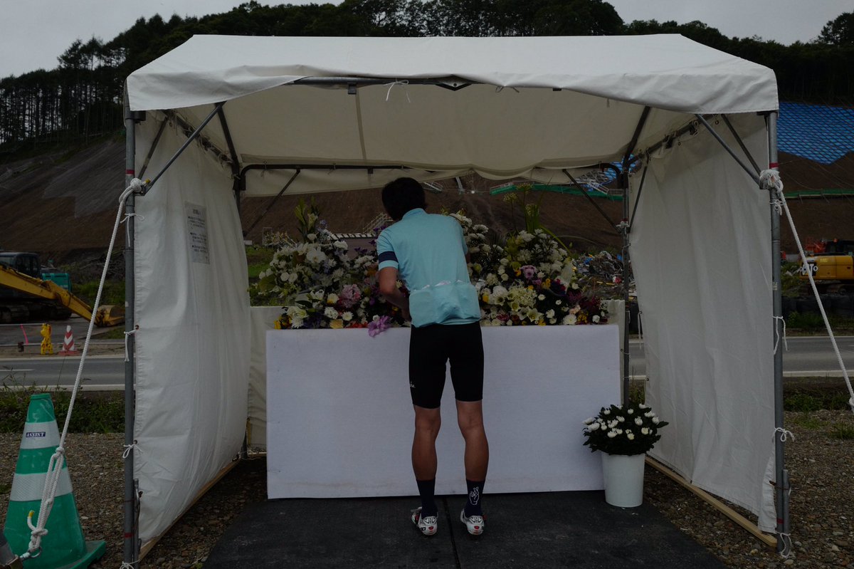 yoshiemakoto's tweet photo. 復興作業のトラックが行き交う中、厚真町の人々は普段通りに暮らしていた。いや、暮らそうとしている。だから、パンを買いに行く事、ここでのライドは明日につながる事だと実感。北海道胆振東部地震からもうすぐ1年。
#北海道のここがえーぞ
#厚真
#raphacaravan
#raphalouison https://t.co/RBjJ8RFzSk