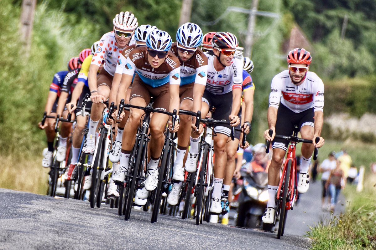 critervayrac's tweet photo. Belle victoire de Romain BARDET au critérium de vayrac, merci à tous nos partenaires ainsi qu’à tous nos bénévoles sans qui cette ci belle course ne pourrait avoir lieu. Crédit photos: Fabien Faure/vélo Story , Nathalie Monnerie https://t.co/HOdjIXX9Xd