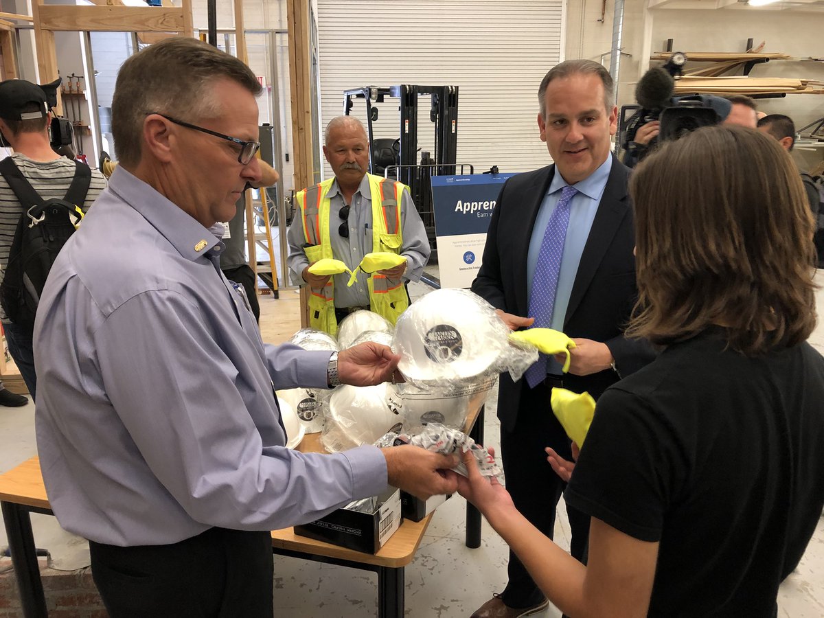 ClarkCountySch's tweet photo. Thanks to our community partners for helping our @SETechTweets students prepare for career readiness by providing them with work gear for apprenticeship programs as CCSD launched https://t.co/OdJIpop6Px. @onestopcareerNV @RTCSNV #MartinHarrisConstruction #1ForKids https://t.co/OAeHjFq0lX