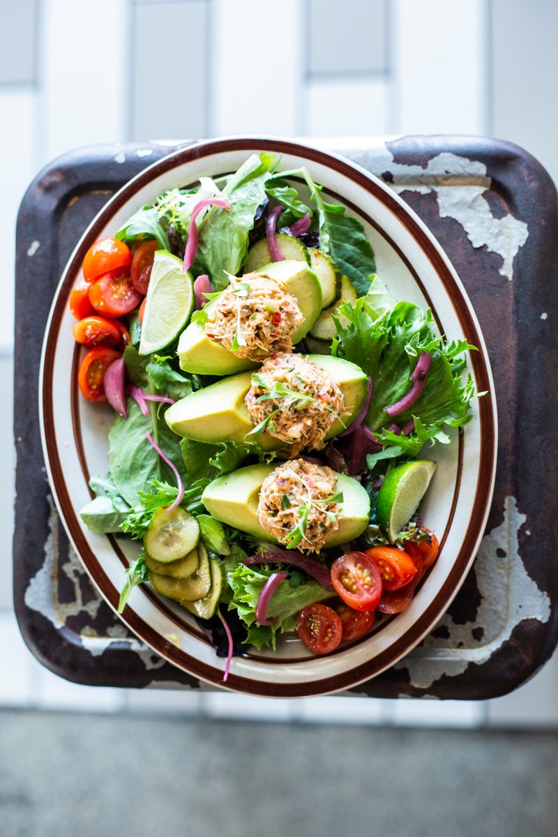 HelloBettyOS's tweet photo. Looking for some lighter fare? Chomp down our Stone Crab and Avocado Salad and keep floating on that fresh, fresh wave. #HelloBetty #HelloBettyOS #FreshFare #Healthy https://t.co/Wvd7OpAbWz