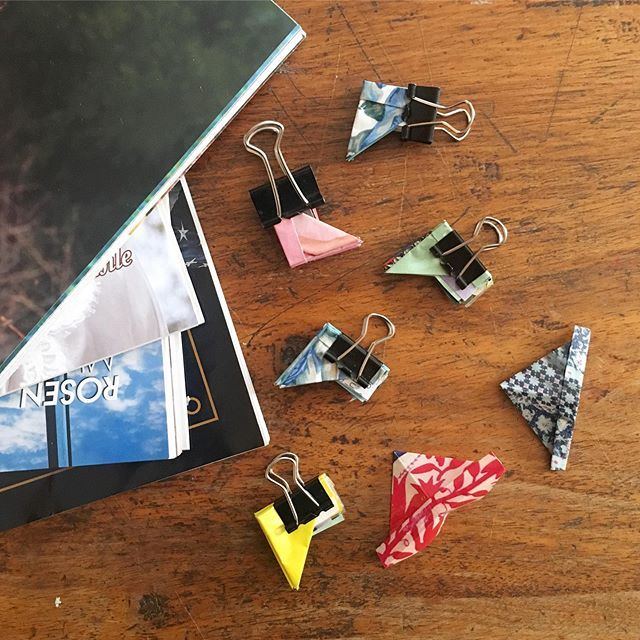 creaenverde's tweet photo. Lo que ves en la foto son papeles de revista plegados para luego convertirse en aros ✨
.
100% reutilizado y hecho a mano 🍃
.
.
.
#creaenverde #origami #paperearrings #papercraft #handmade #zerowaste #cerobasura #actitudre #sustentable #reciclajecreat… https://t.co/4tchPJa0SF https://t.co/ldumB6nn06
