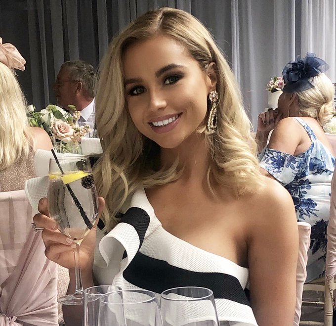 New hair 💁🏼&zwj;♀️ https://t.co/tK3rVLUDl0<a href="/tag/pancakeday"class="tags"><span>#pancakeday</span></a>