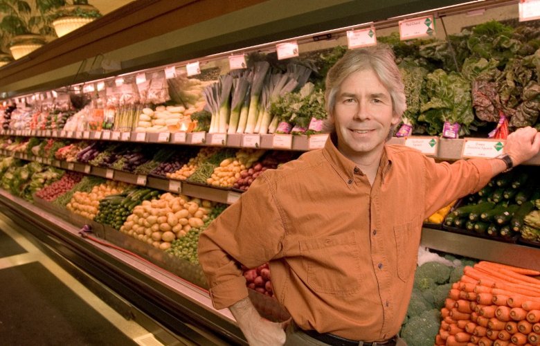 Well_For_Life's tweet image. ✨Meet the WELL For Life Investigators! (Part 3)✨

This is our Director of Nutrition Studies, Dr. Gardner!

Read his biography on our website, ow.ly/lsYm50uXUsa !