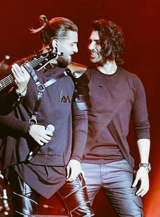 monire78's tweet photo. آخ قلبم😭😭😍❤
#برادرانه 😉😂
@amir_maghareh 
@RohamHadian7 
@amir_maghareh 
@RohamHadian7
@amir_maghareh 
@RohamHadian7 https://t.co/CvhGQFravQ