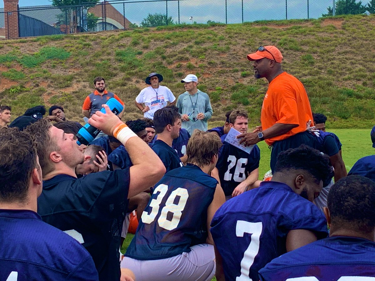cnfootball's tweet photo. Fall Camp Practice #1: ✅

🔥📸⬇️ https://t.co/JZE1pEsQdA